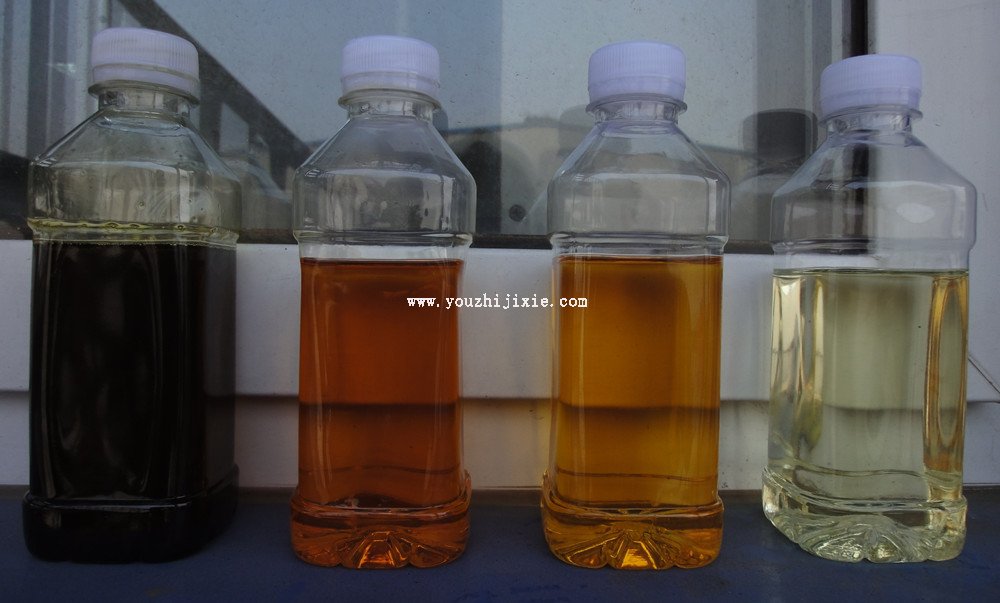 從左到右分別是：毛油、中和油（經(jīng)過(guò)脫膠和脫酸）、脫色油（經(jīng)過(guò)吸附脫色）、精煉油（經(jīng)過(guò)脫臭）